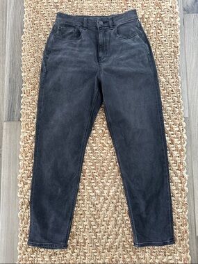 American Eagle curvy Mom jeans size 2 short